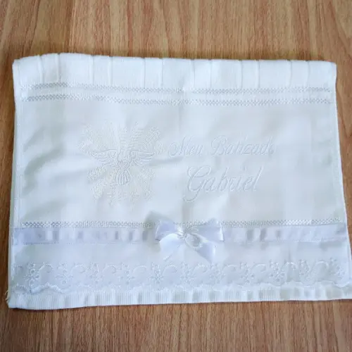 Toalha de Batizado Personalizada Branca e Vela
