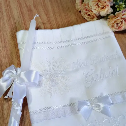 Toalha de Batizado Personalizada Branca e Vela