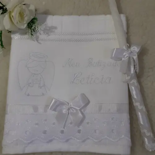 Toalha e Vela Decorada Batizado Anjinho Bordado Branco