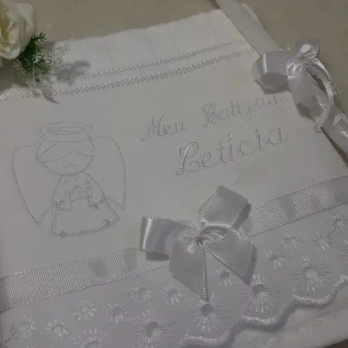 Toalha e Vela Decorada Batizado Anjinho Bordado Branco