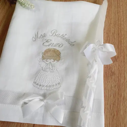 Toalha Linho Batismo Personalizada Anjinho e Vela Decorada