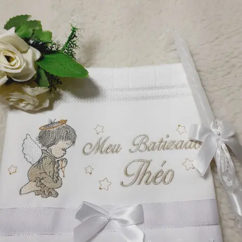 Toalha para Batizado Menino Bordado Anjinho e Vela