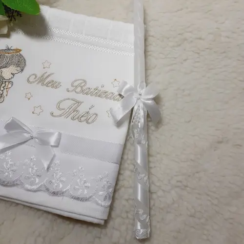 Toalha para Batizado Menino Bordado Anjinho e Vela