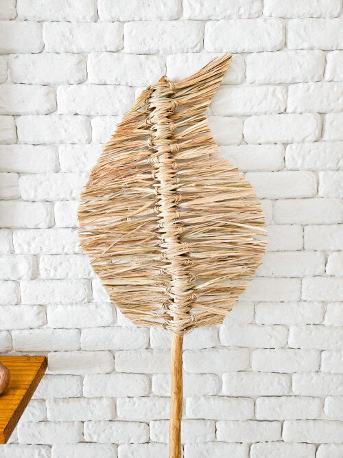 Escultura de palha folha