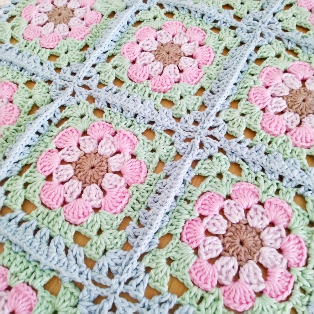 Caminho de Mesa Floral Feito à Mão de Crochê - Mesa Posta Eleg