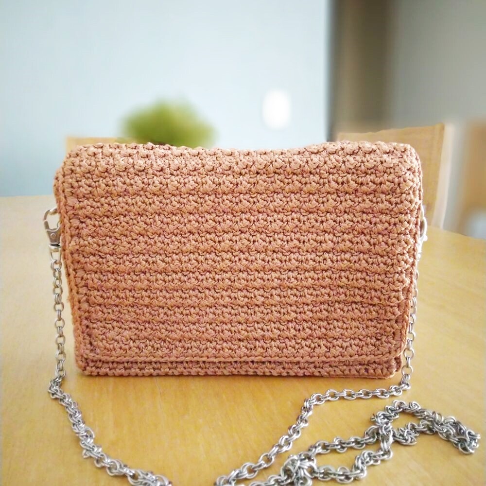 Bolsa Clutch de Crochê Artesanal Caramelo com Corrente Removíve