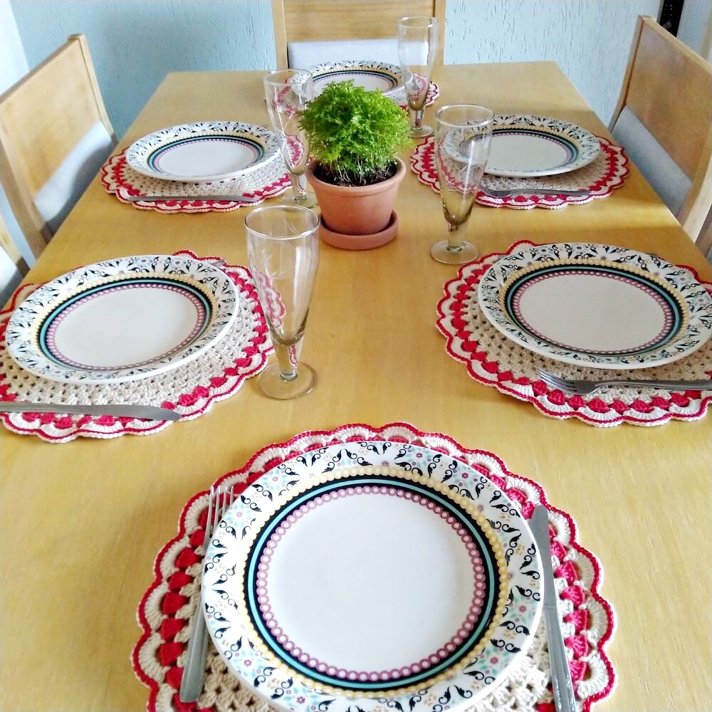 Sousplat de Crochê em Fio de Algodão Bege e Vermelho - Mesa Pos