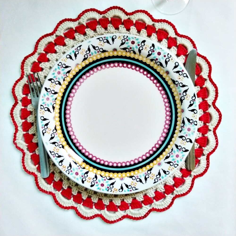 Sousplat de Crochê em Fio de Algodão Bege e Vermelho - Mesa Pos