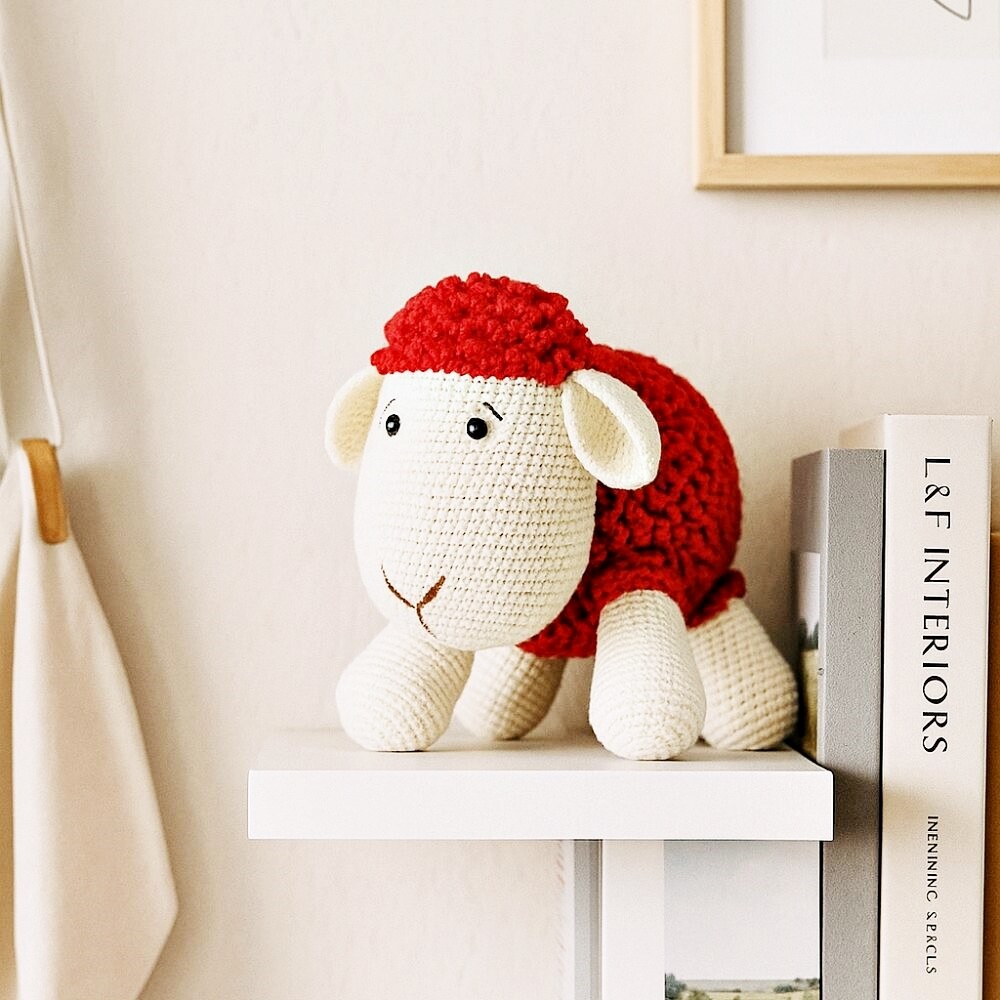 Amigurumi Ovelhinha Vermelha de Algodão - Decoração Quarto do 