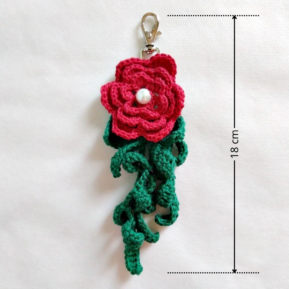 Chaveiro Floral em Crochê - Acessório Artesanal para Bolsa