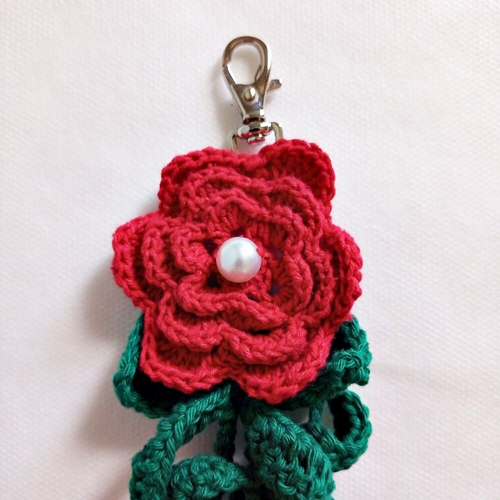 Chaveiro Floral em Crochê - Acessório Artesanal para Bolsa