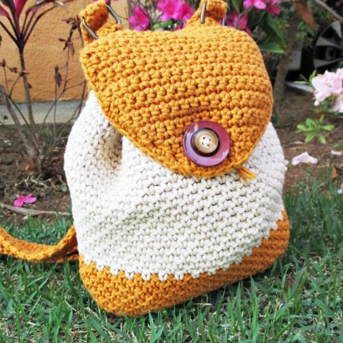 Bolsa Feminina em Barbante de Crochê - Mochila Personalizada