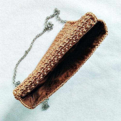 Bolsa Clutch de Crochê Artesanal Caramelo com Corrente Removíve