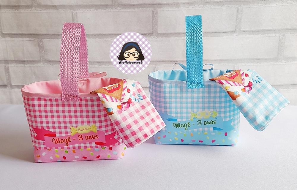 Kit 15 mini cestinhas e 15 toalhinhas Candy House Rosa e Azul