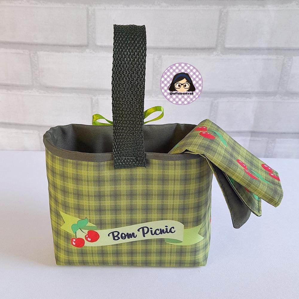 Kit 15 mini cestinhas e 15 toalhinhas Cerejinhas Xadrez Verde