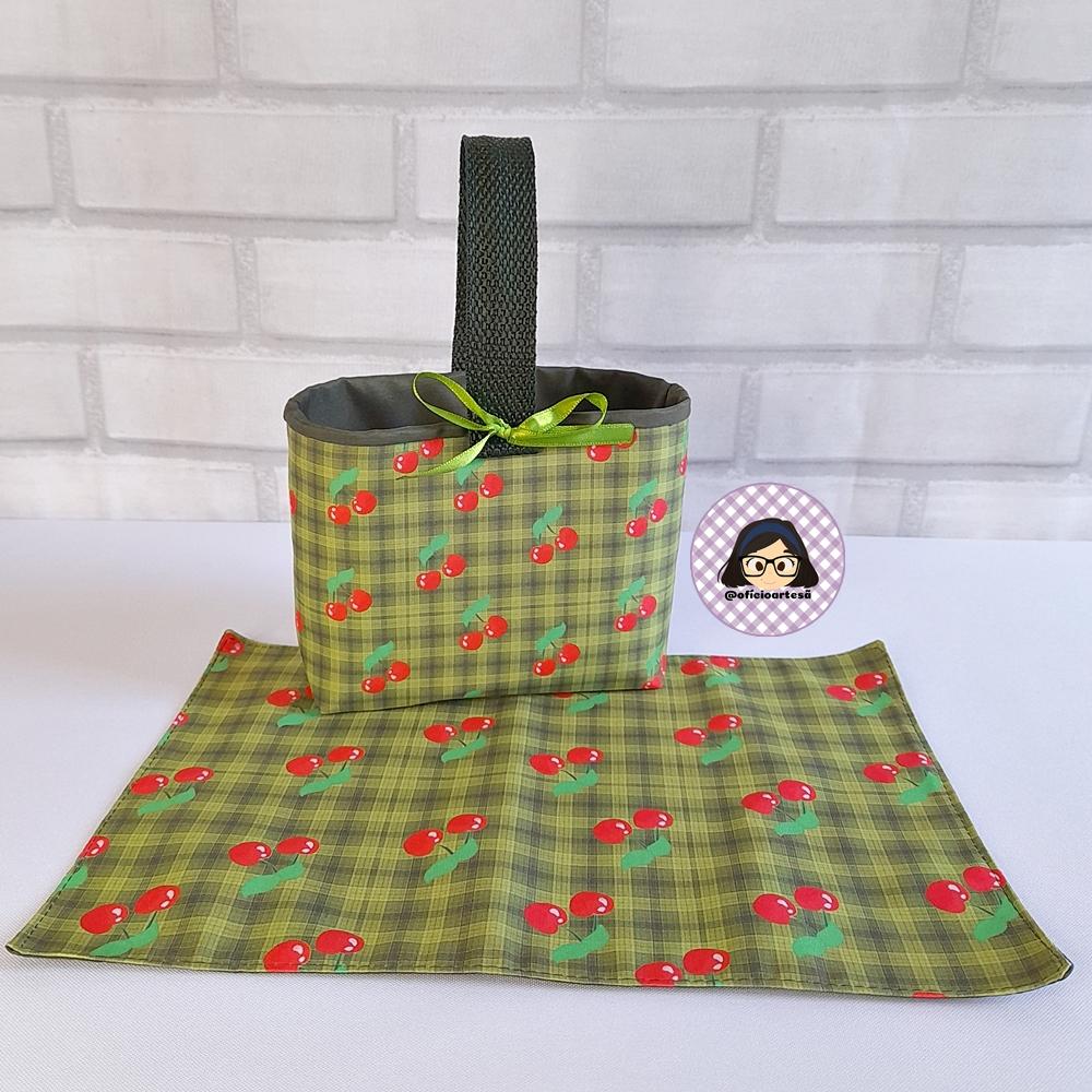 Kit 15 mini cestinhas e 15 toalhinhas Cerejinhas Xadrez Verde