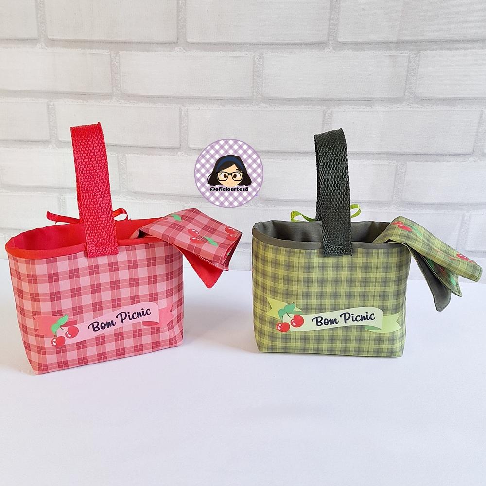 Kit 15 mini cestinhas e 15 toalhinhas Cerejinhas Xadrez Verde e V