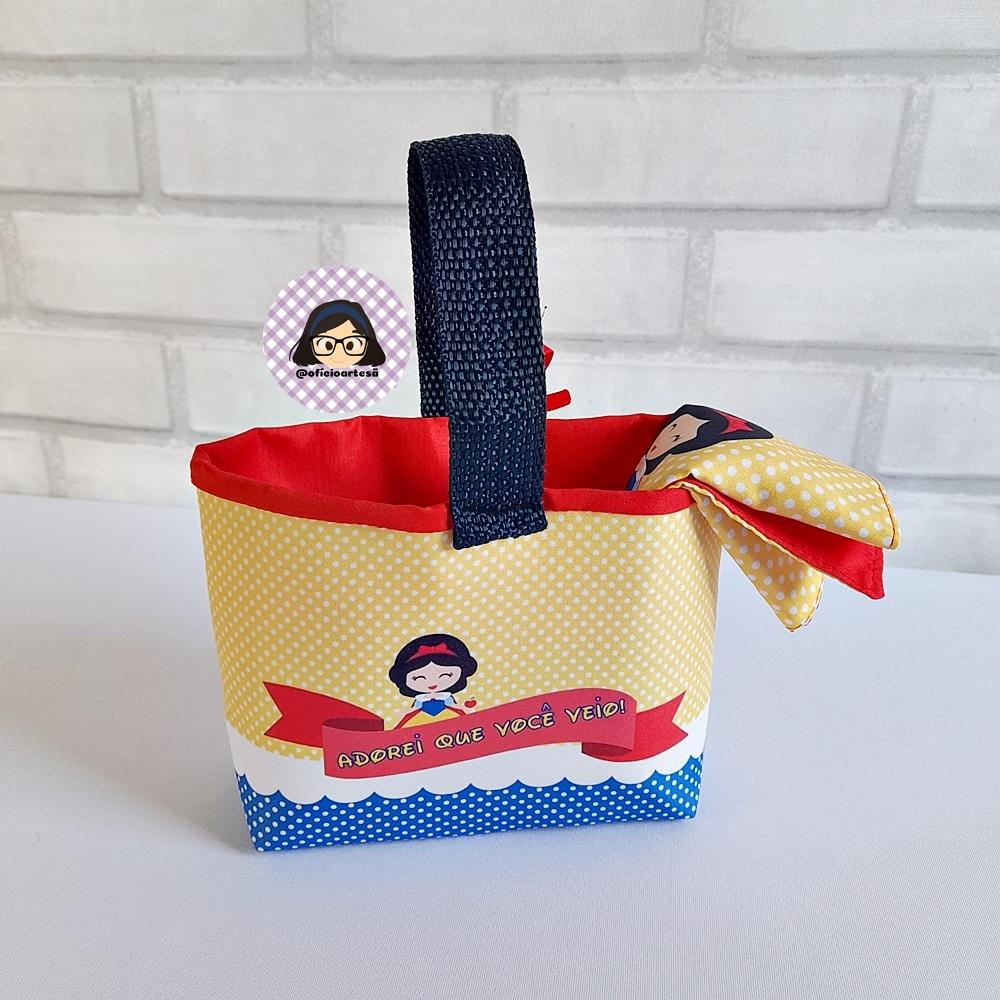 Kit 15 mini cestinhas e 15 toalhinhas Branca de Neve