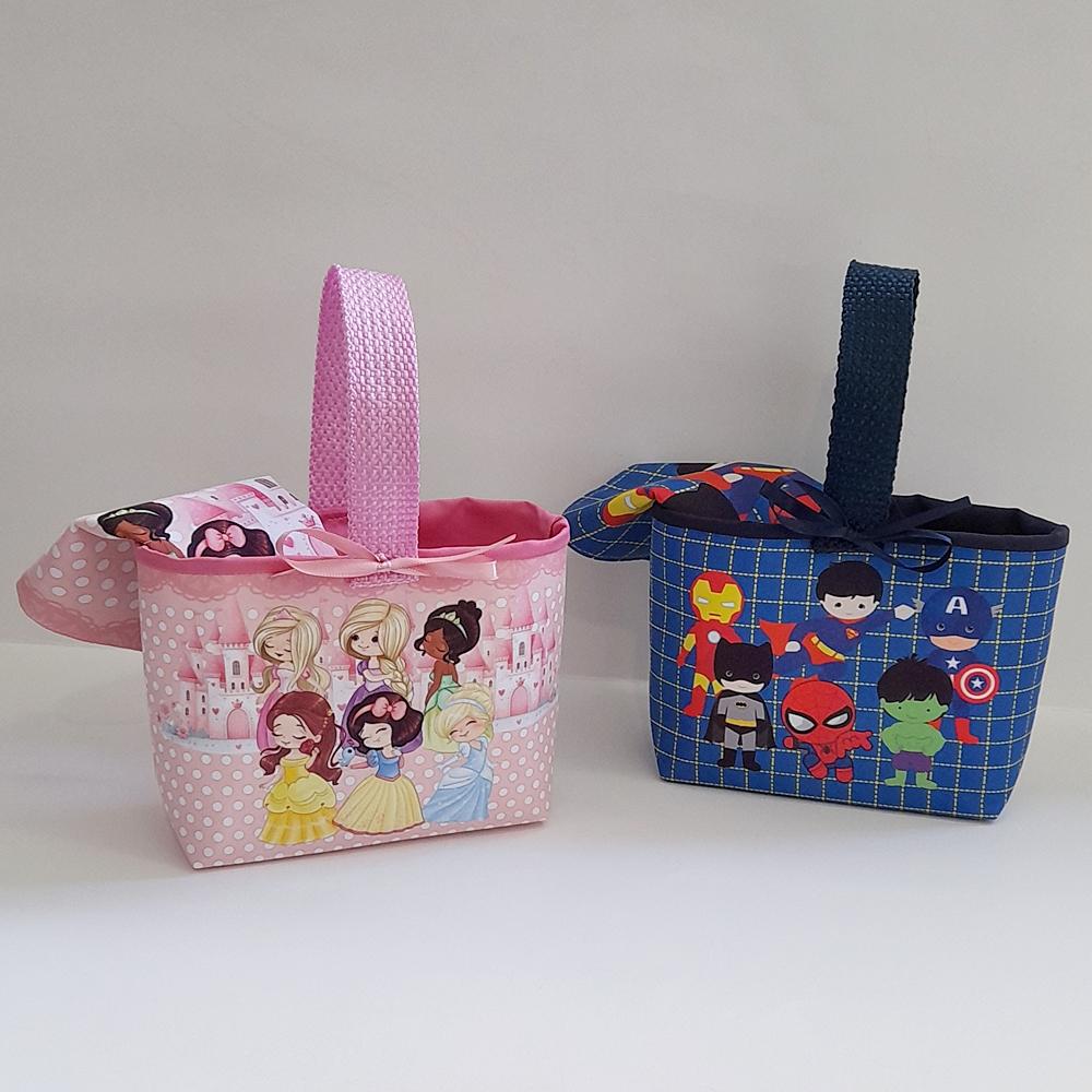 Kit 15 mini cestinhas e 15 toalhinhas Super Heróis e Princesas