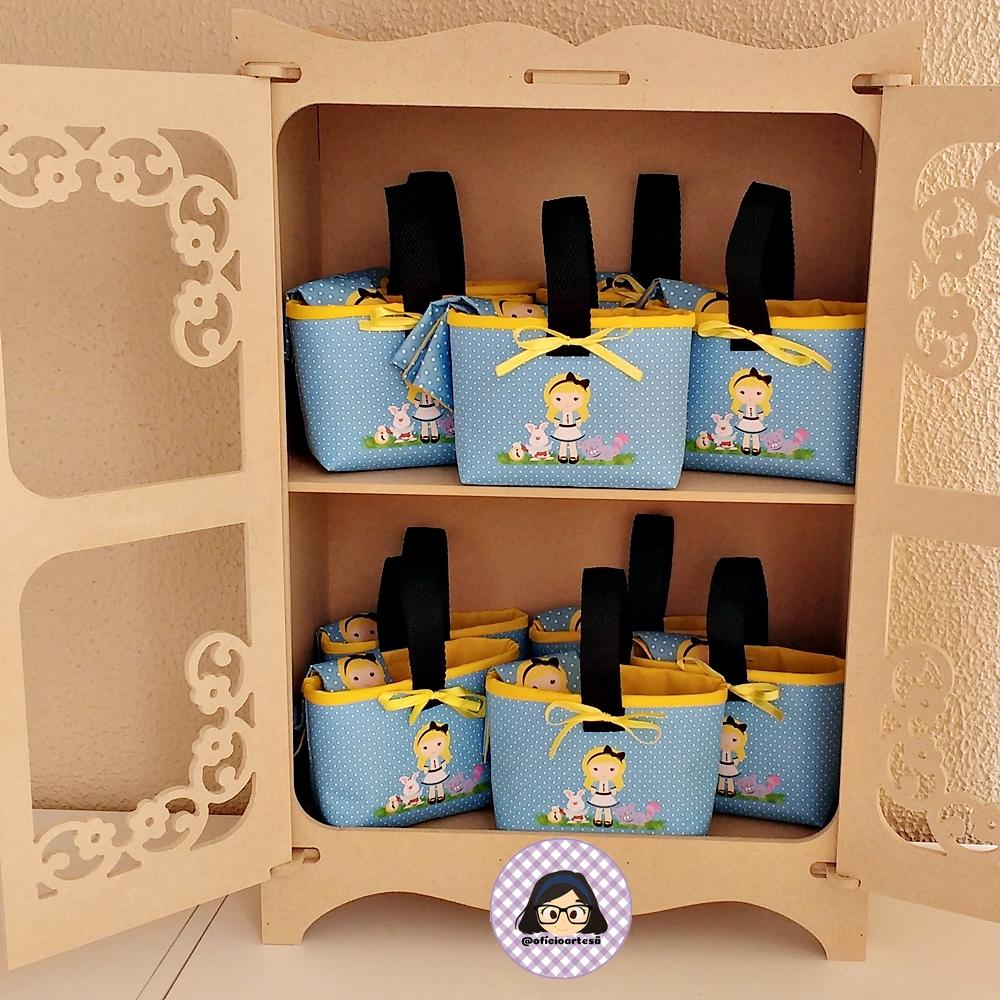 Kit 15 mini cestinhas e 15 toalhinhas Alice no País das Maravilh