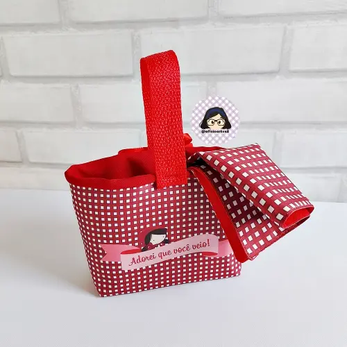 Kit 30 mini cestinhas e 30 toalhinhas Chapeuzinho Vermelho