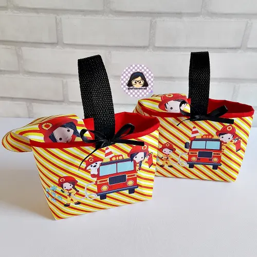 Kit 15 Mini Cestinha e 15 toalhinhas Bombeiros