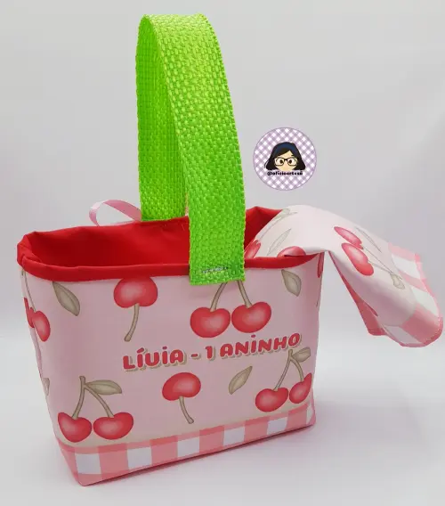Kit 15 mini cestinhas e 15 toalhinhas Cerejinha