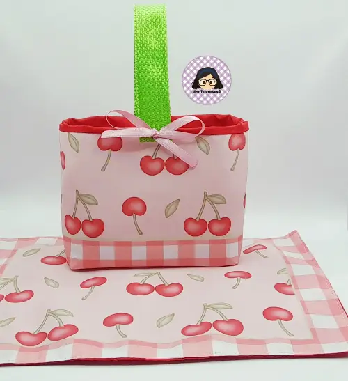 Kit 15 mini cestinhas e 15 toalhinhas Cerejinha