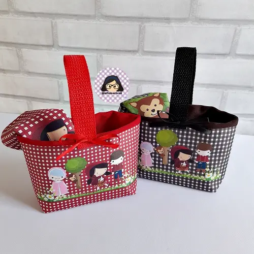 Kit 15 mini cestinhas e 15 toalhinhas Chapeuzinho Vermelho e Lobinho