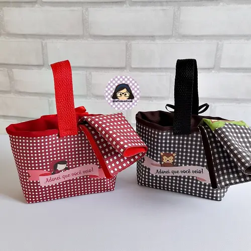 Kit 15 mini cestinhas e 15 toalhinhas Chapeuzinho Vermelho e Lobi