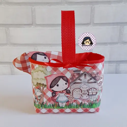 Kit 15 mini cestinhas e 15 toalhinhas Chapeuzinho Vermelho Aquarela
