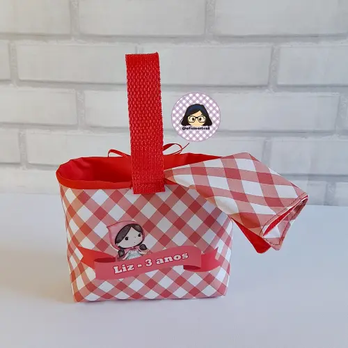 Kit 15 mini cestinhas e 15 toalhinhas Chapeuzinho Vermelho Aquare