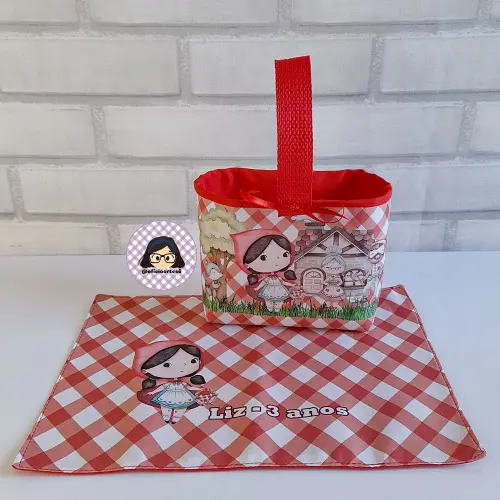 Kit 15 mini cestinhas e 15 toalhinhas Chapeuzinho Vermelho Aquare