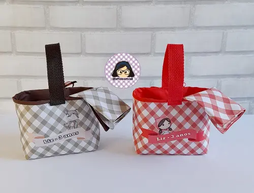 Kit 15 mini cestinhas e 15 toalhinhas Chapeuzinho Vermelho e Lobi