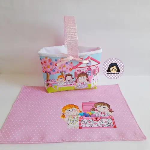 Kit 15 mini cestinhas e 15 toalhinhas Casa de Bonecas