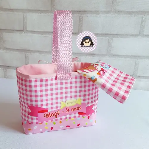 Kit 15 mini cestinhas e 15 toalhinhas Candy House Rosa