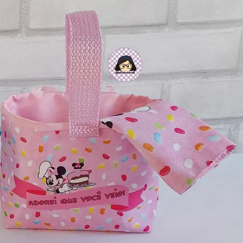 Kit 15 mini cestinhas e 15 toalhinhas Minnie Confeiteira