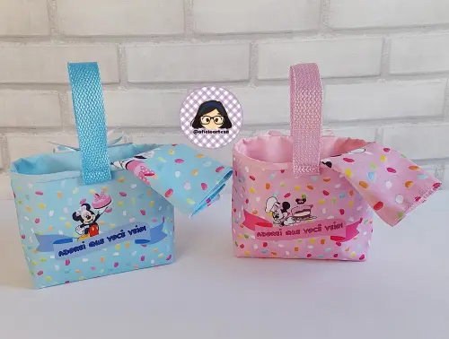 Kit 15 mini cestinhas e 15 toalhinhas Minnie e Mickey Confeiteiro