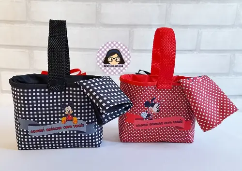 Kit 15 mini cestinhas e 15 toalhinhas Minnie e Mickey