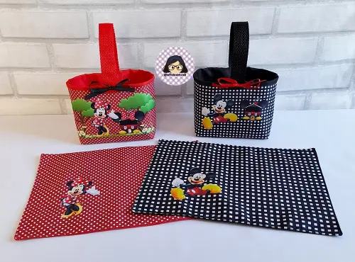 Kit 15 mini cestinhas e 15 toalhinhas Minnie e Mickey
