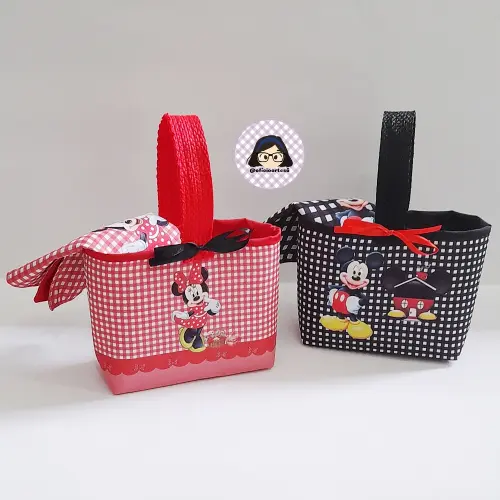 Kit 15 mini cestinhas e 15 toalhinhas Minnie e Mickey