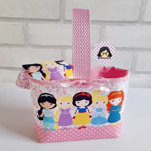 Kit 15 mini cestinhas e 15 toalhinhas Princesas