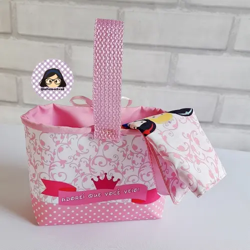 Kit 15 mini cestinhas e 15 toalhinhas Princesas