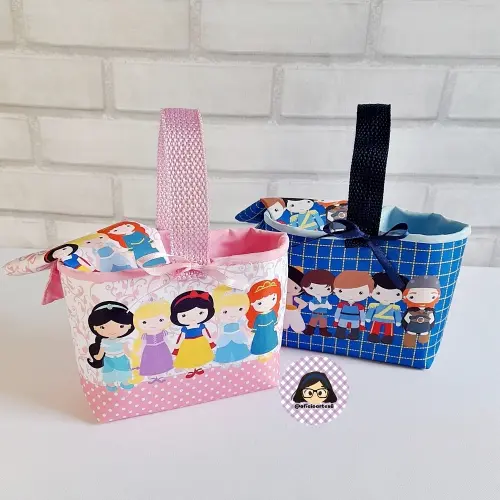 Kit 15 mini cestinhas e 15 toalhinhas Princesas e Príncipes