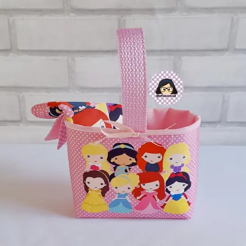 Kit 15 mini cestinhas e 15 toalhinhas Princesas