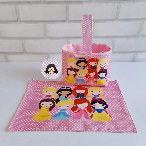 Kit 15 mini cestinhas e 15 toalhinhas Princesas