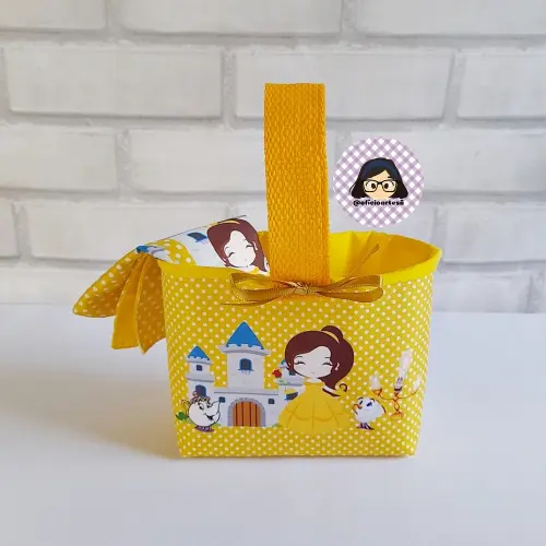 Kit 15 mini cestinhas e 15 toalhinhas Bela