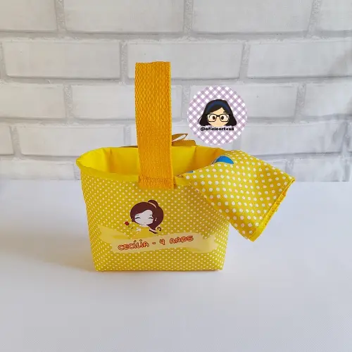 Kit 15 mini cestinhas e 15 toalhinhas Bela