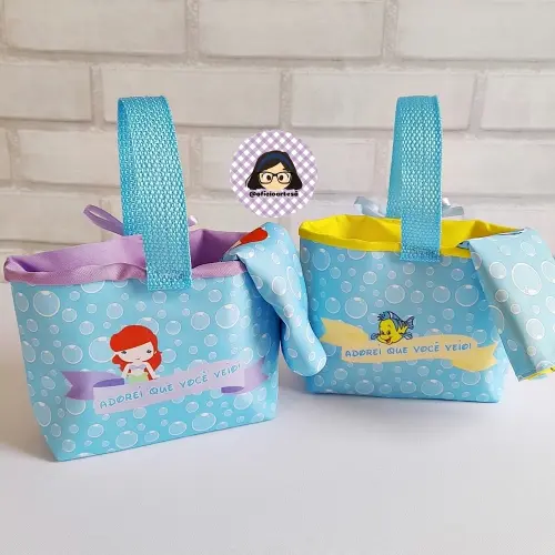 Kit 15 mini cestinhas e 15 toalhinhas Ariel e Linguado