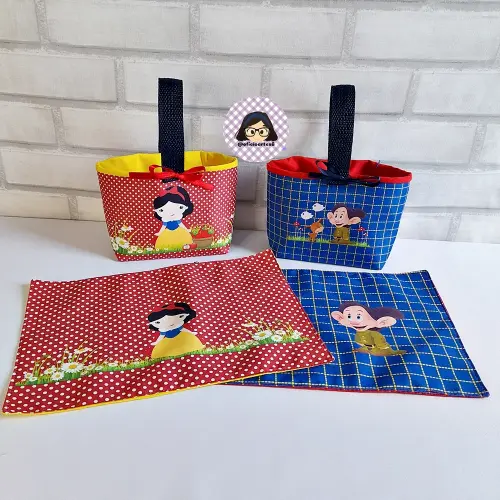 Kit 15 mini cestinhas e 15 toalhinhas Branca de Neve e Dunga